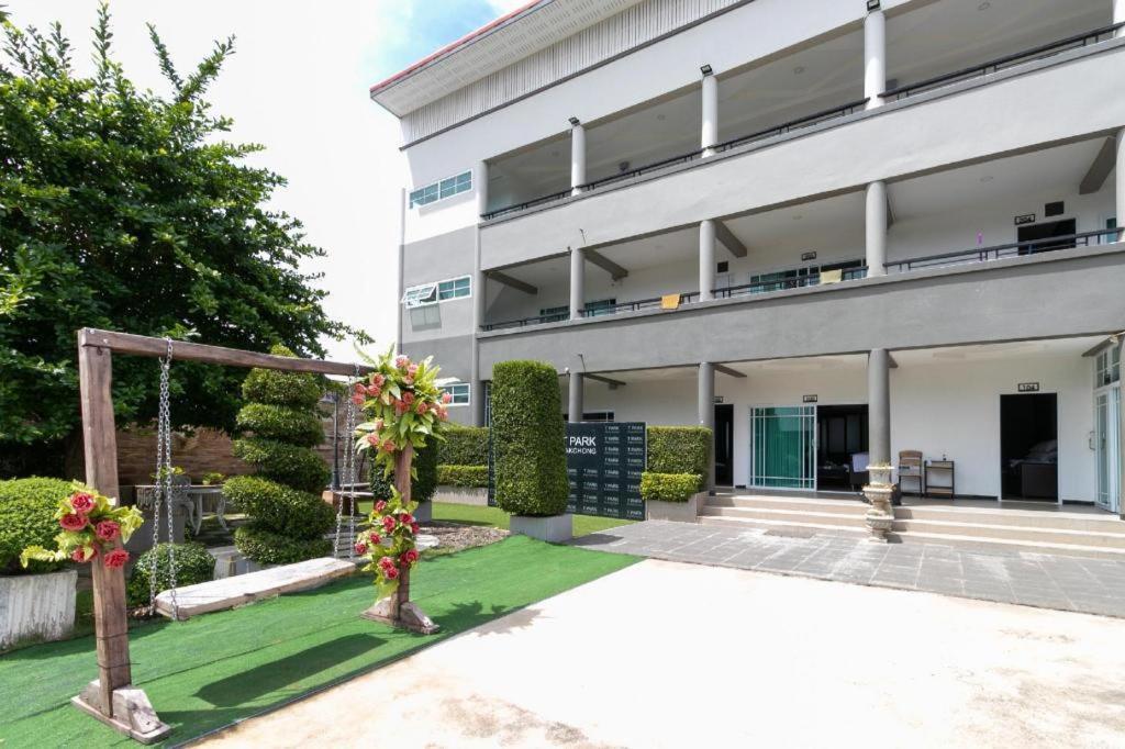 Oyo 75305 T Park Pak Chong Hotel Mu Si Ngoại thất bức ảnh